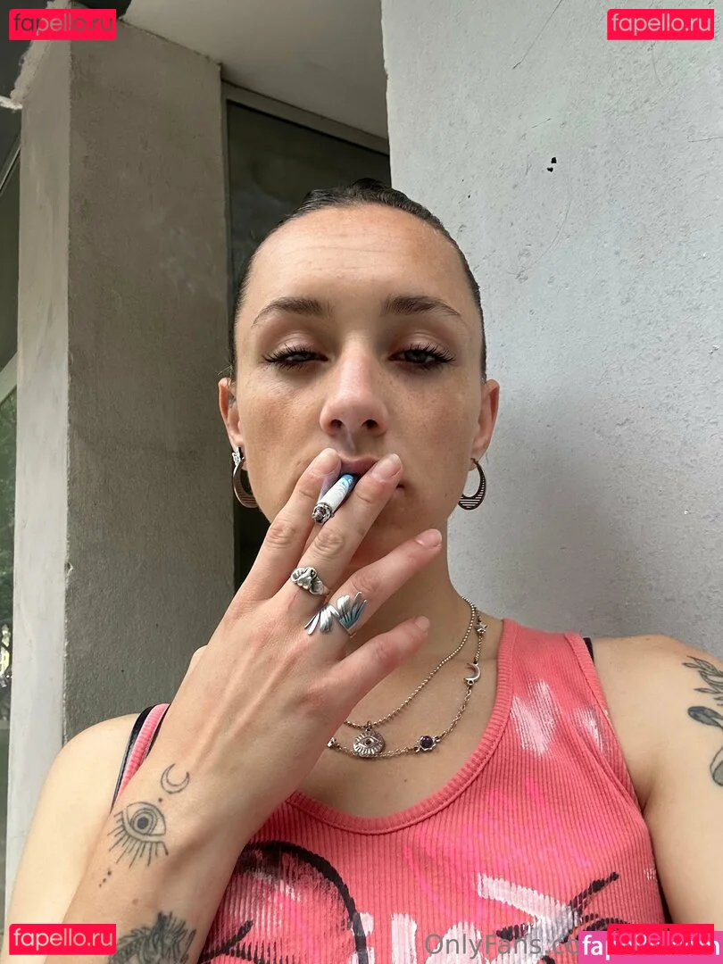 SaraGold Onlyfans Photo Gallery 