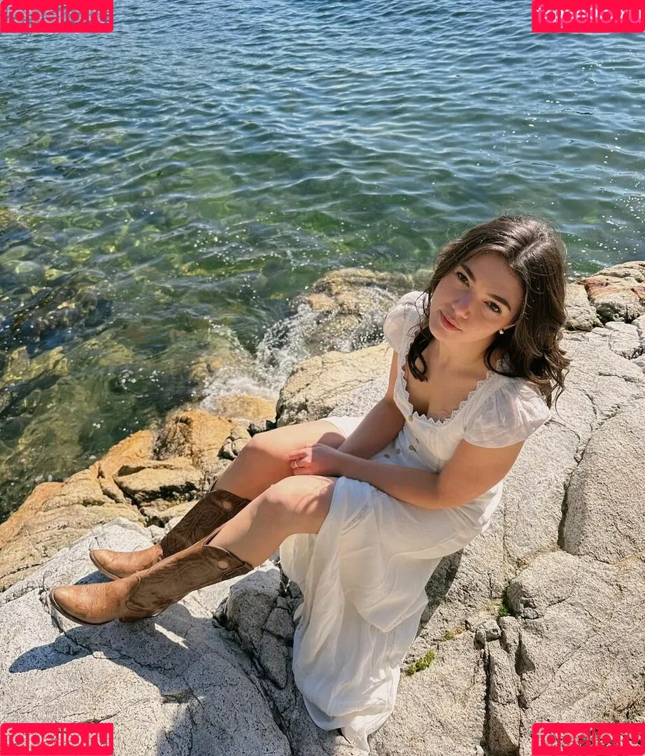 Alisha Newton Onlyfans Photo Gallery 