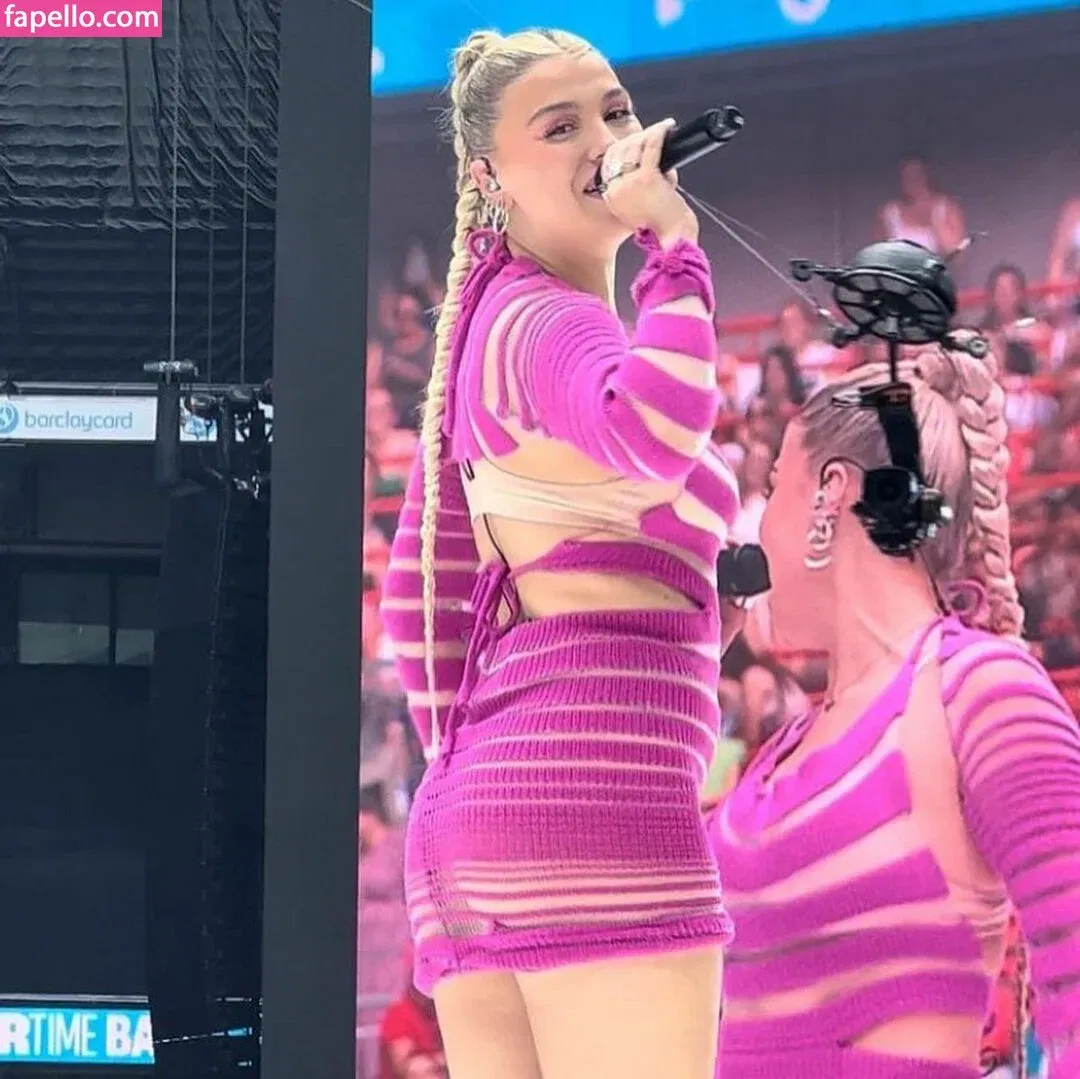 Caity Baser Onlyfans Photo Gallery 