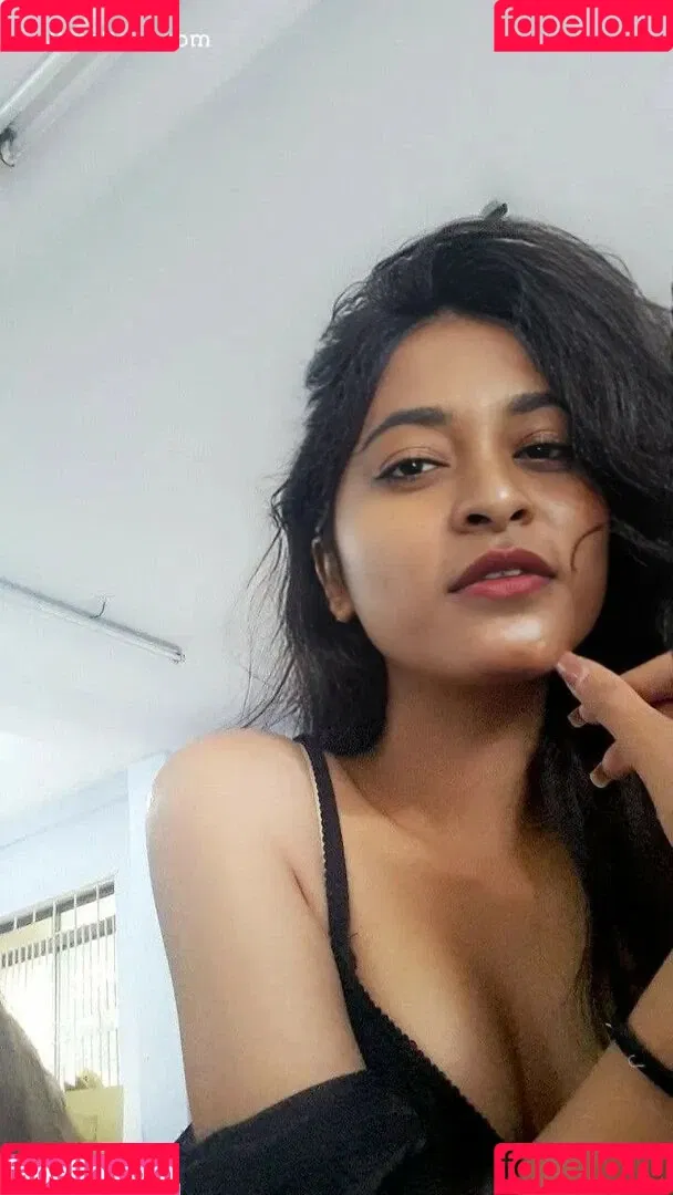 Reya Ghosh Onlyfans Photo Gallery 