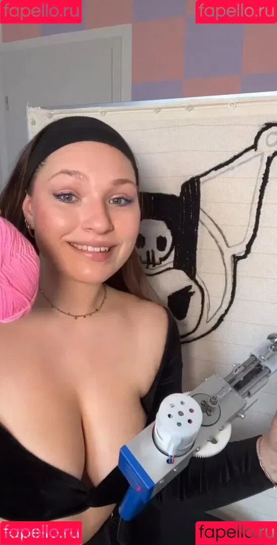 Lucy Lacht Onlyfans Photo Gallery 