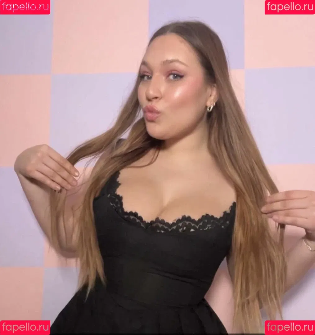 Lucy Lacht Onlyfans Photo Gallery 