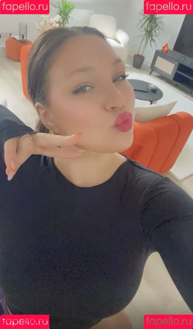 Lucy Lacht Onlyfans Photo Gallery 