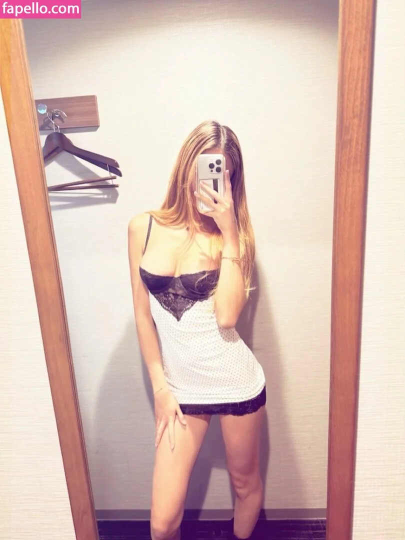 alisontsaii Onlyfans Photo Gallery 