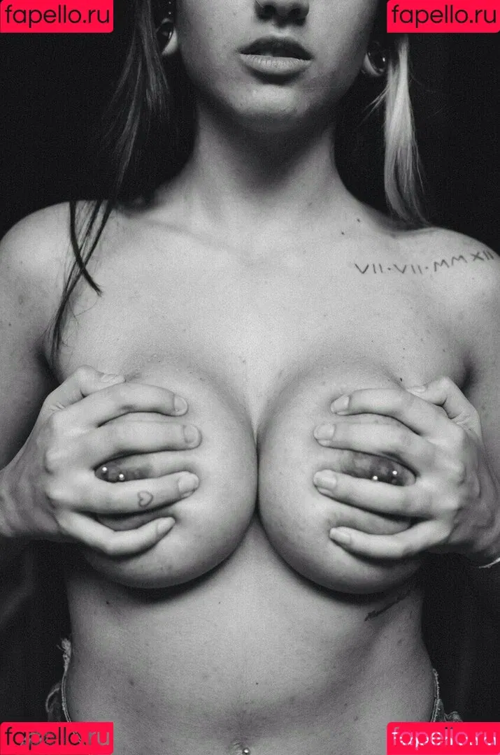 n4ubae Onlyfans Photo Gallery 