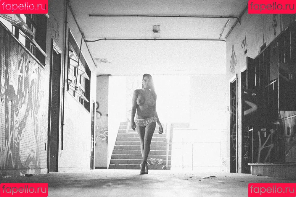 n4ubae Onlyfans Photo Gallery 