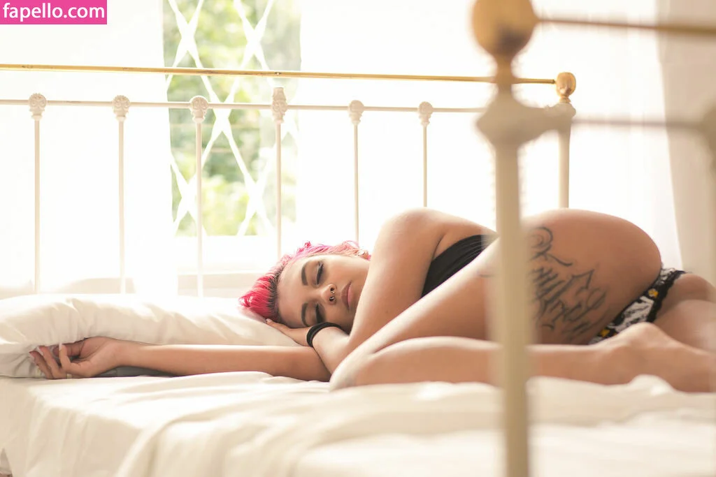 n4ubae Onlyfans Photo Gallery 