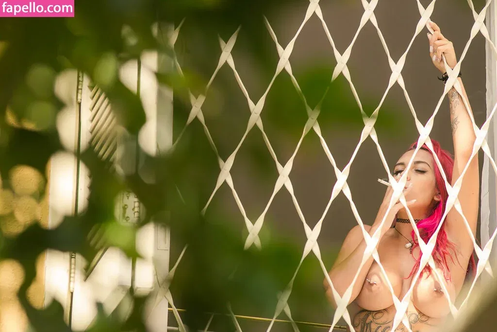 n4ubae Onlyfans Photo Gallery 