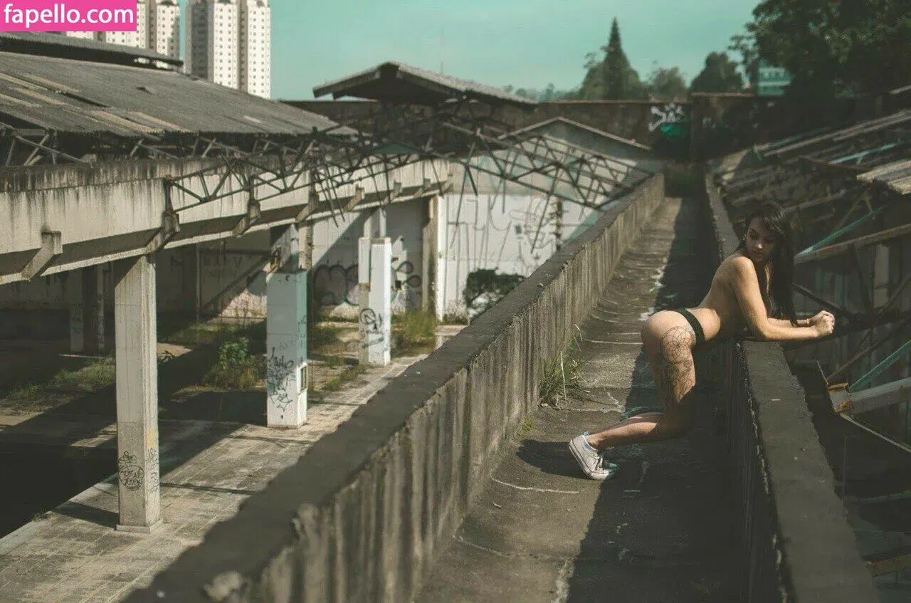 n4ubae Onlyfans Photo Gallery 