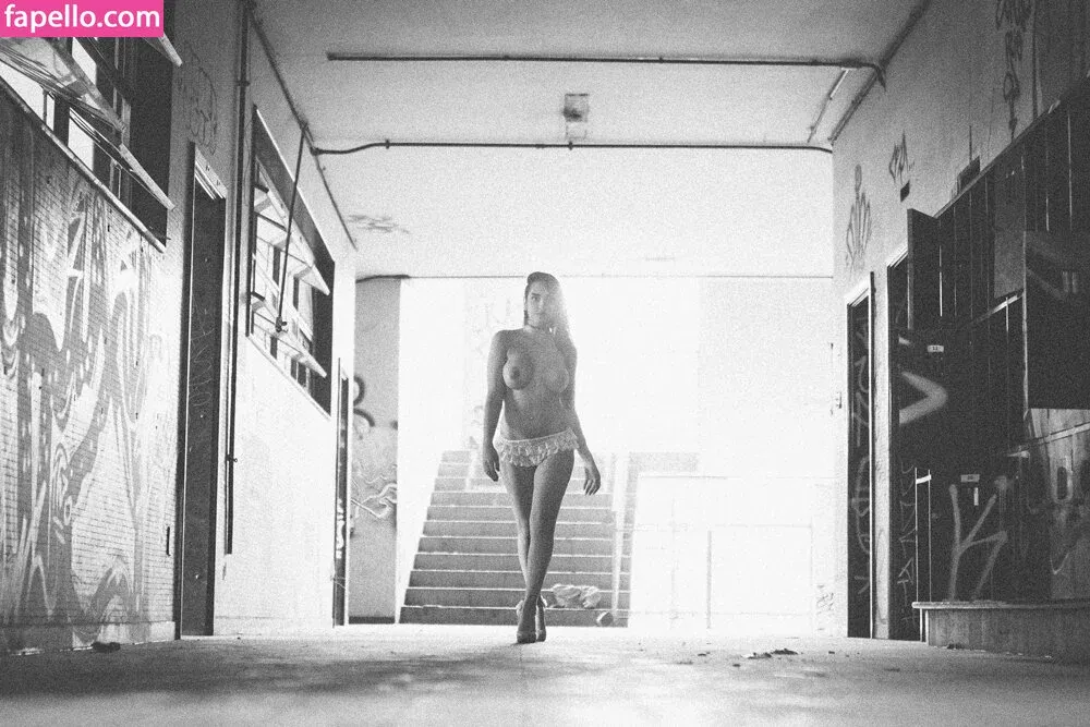 n4ubae Onlyfans Photo Gallery 