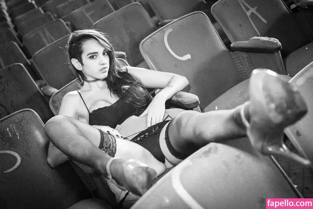 n4ubae Onlyfans Photo Gallery 