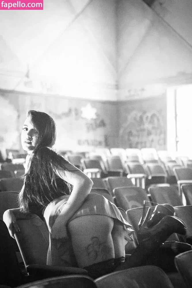 n4ubae Onlyfans Photo Gallery 