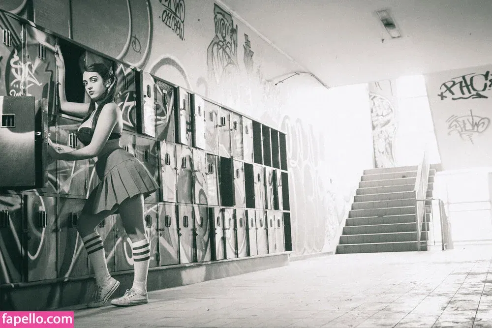 n4ubae Onlyfans Photo Gallery 