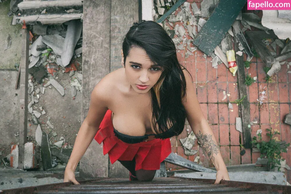 n4ubae Onlyfans Photo Gallery 