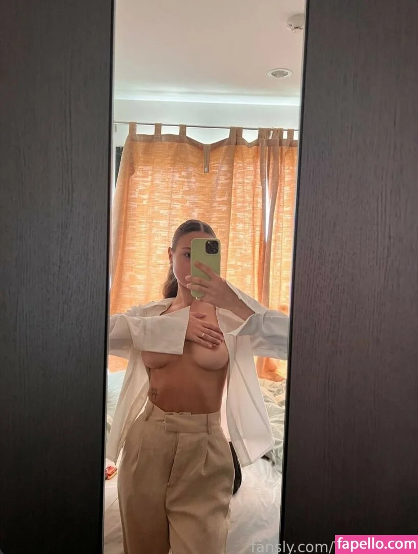 YeseniaPan Onlyfans Photo Gallery 