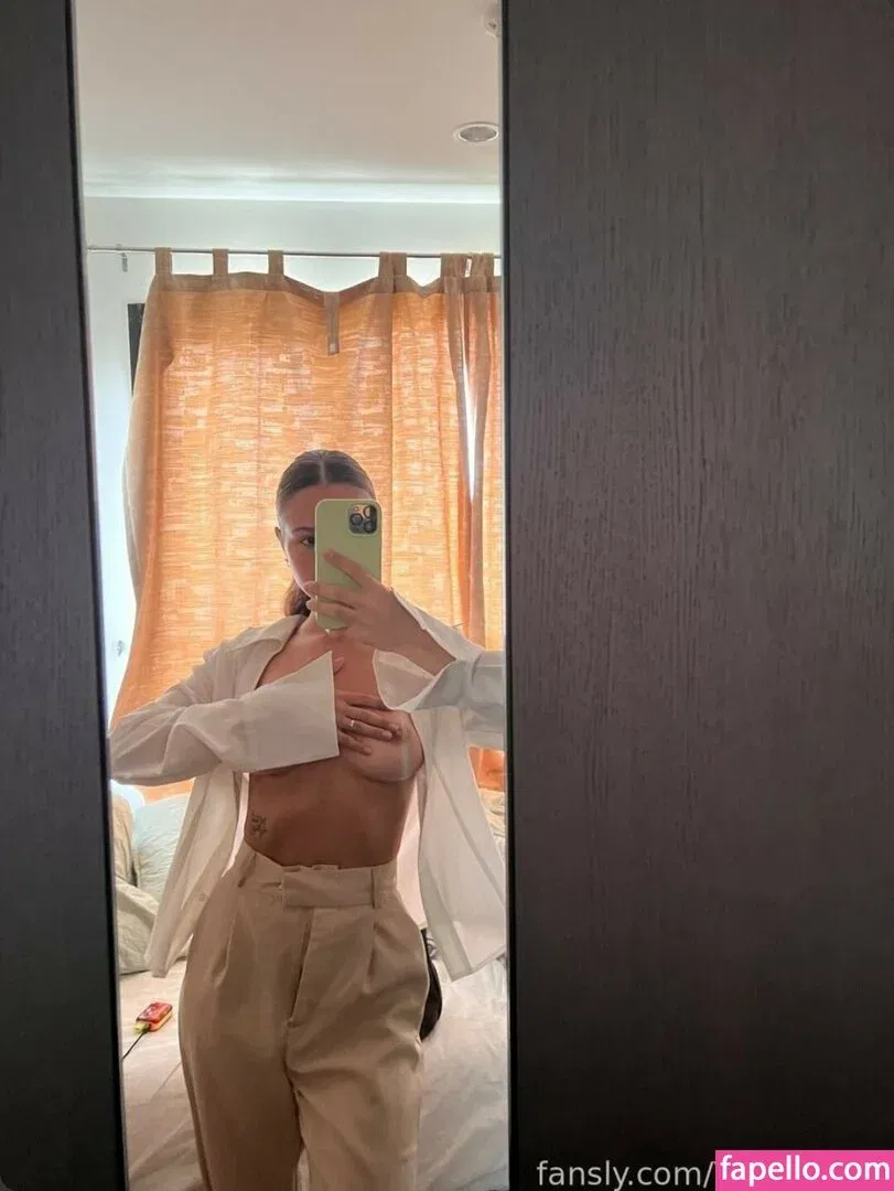 YeseniaPan Onlyfans Photo Gallery 