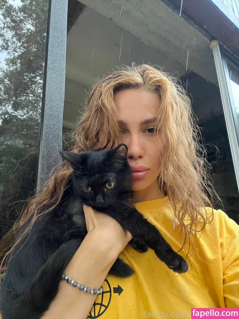 YeseniaPan Onlyfans Photo Gallery 