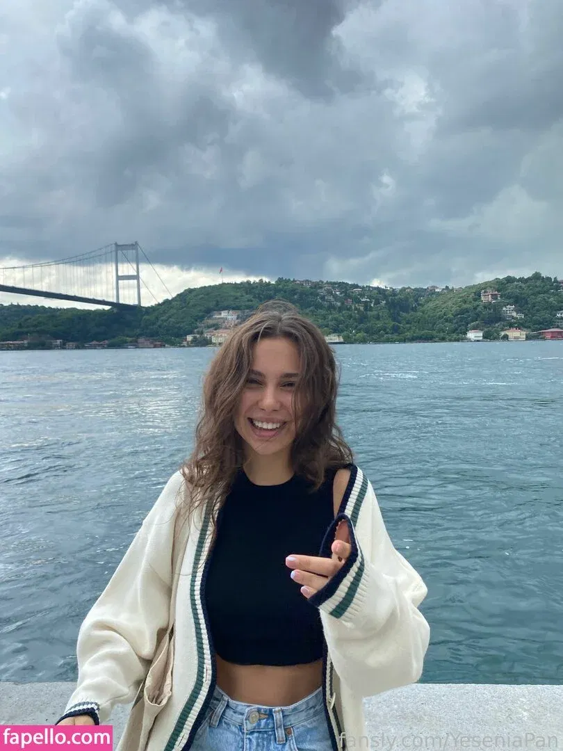 YeseniaPan Onlyfans Photo Gallery 