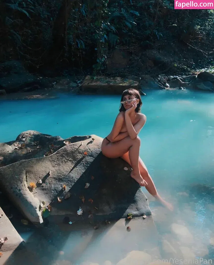 YeseniaPan Onlyfans Photo Gallery 