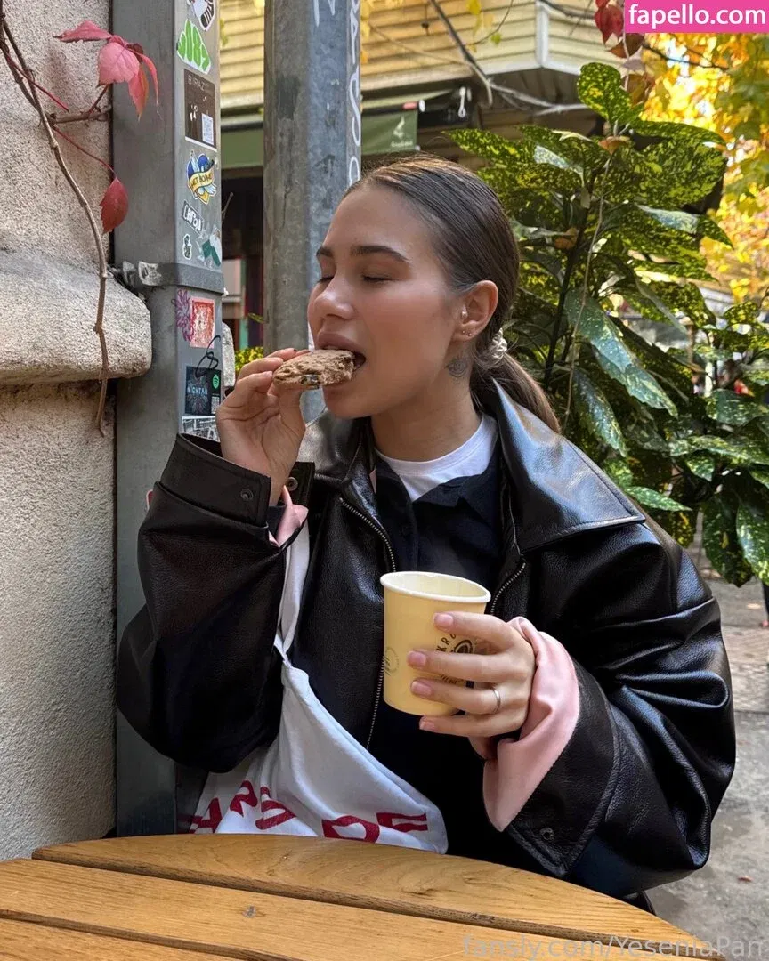 YeseniaPan Onlyfans Photo Gallery 