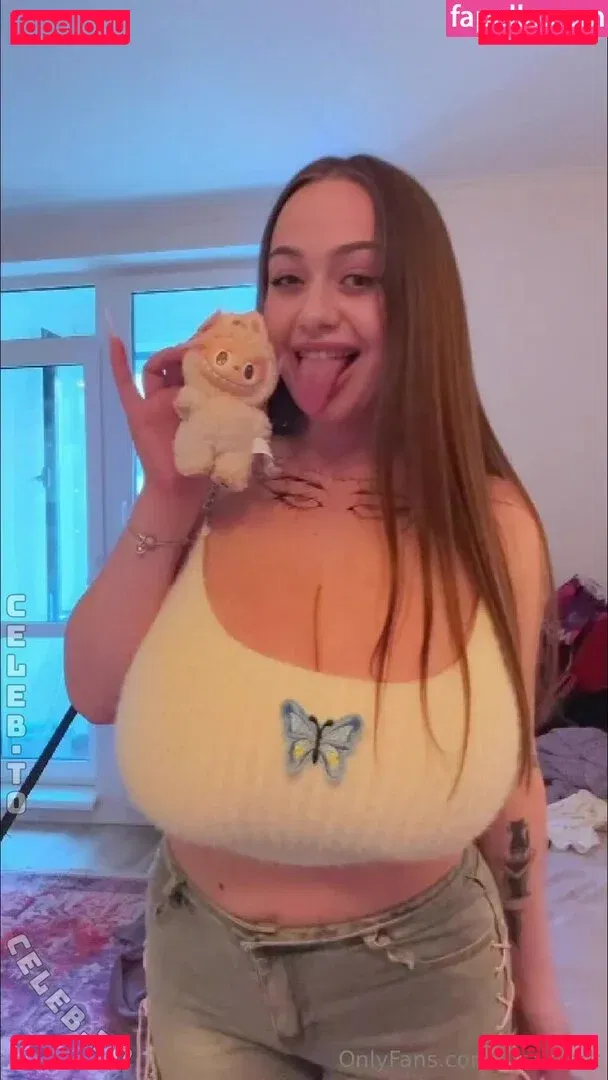 Kira Clark Onlyfans Photo Gallery 