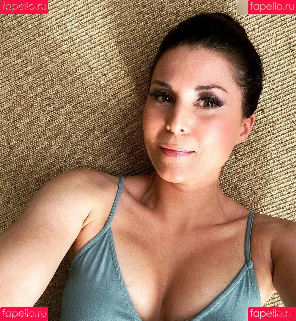 Vanessa Blumhagen Onlyfans Photo Gallery 