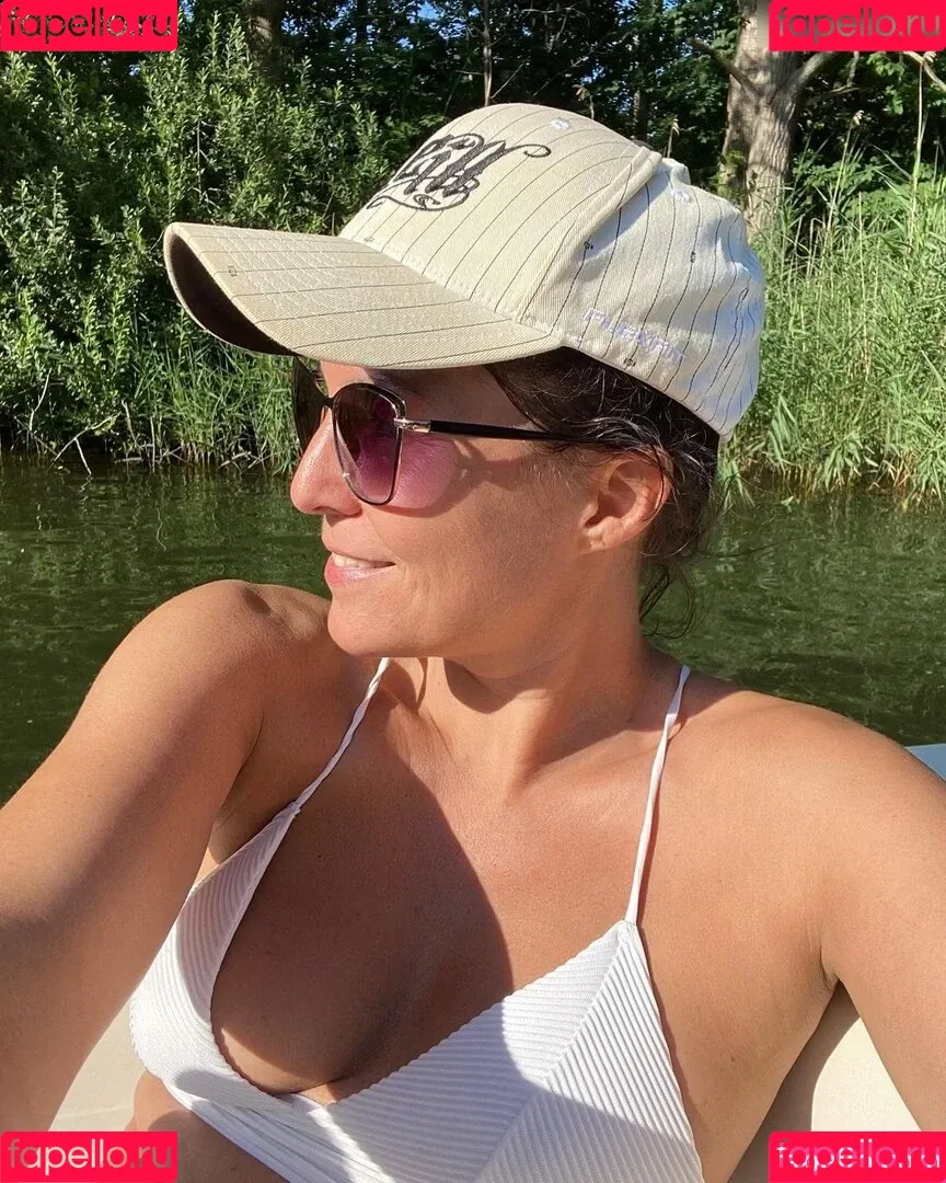 Vanessa Blumhagen Onlyfans Photo Gallery 