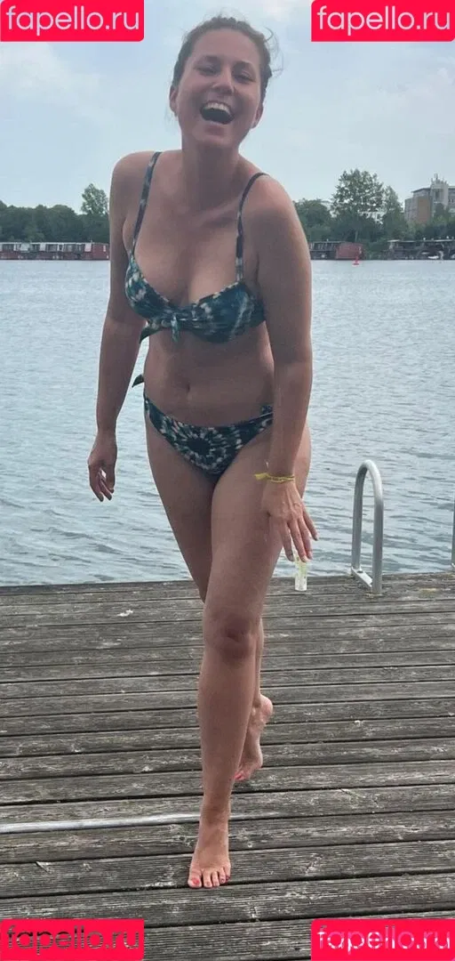 Vanessa Blumhagen Onlyfans Photo Gallery 