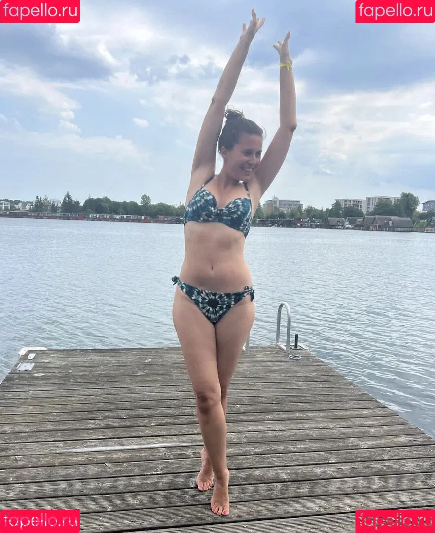 Vanessa Blumhagen Onlyfans Photo Gallery 