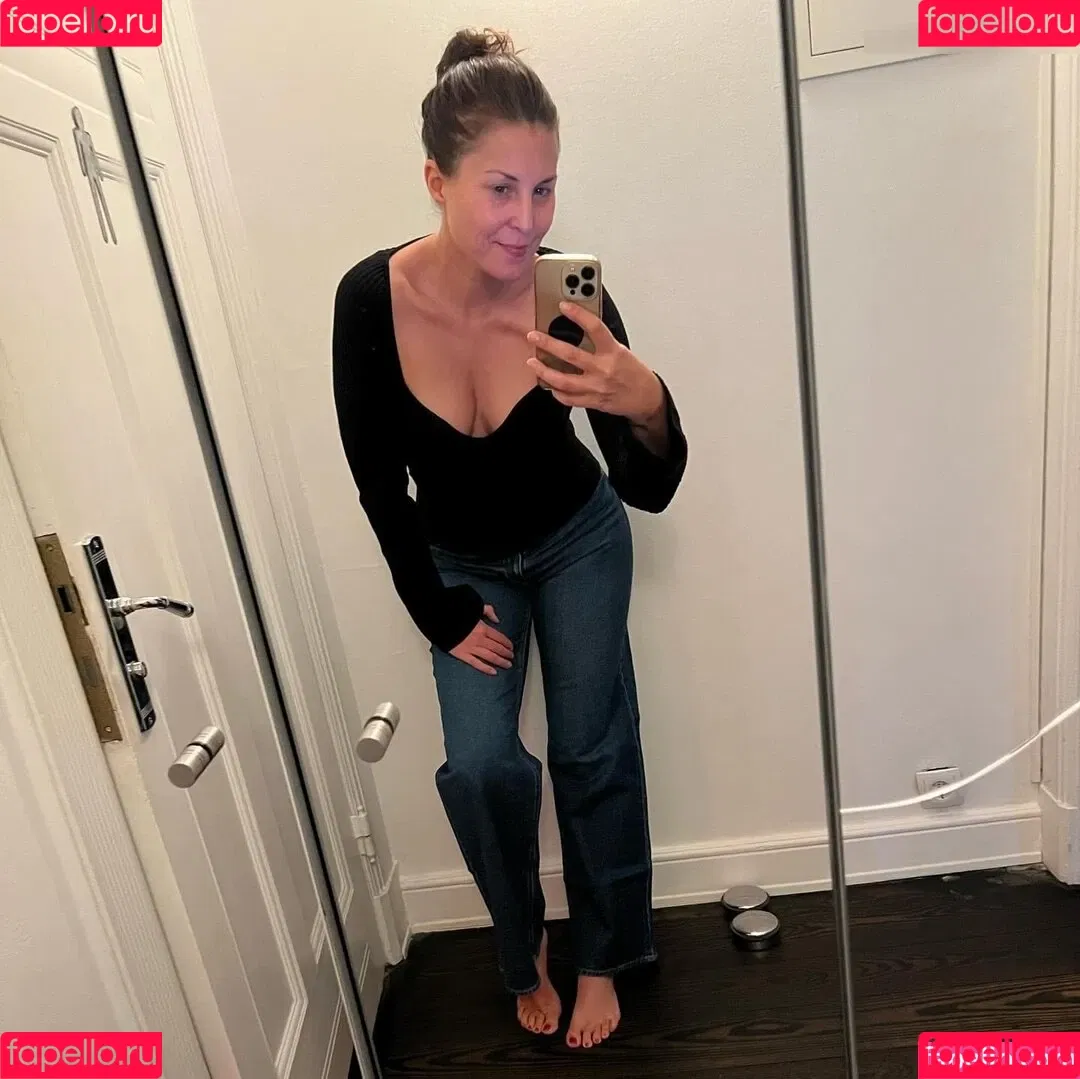 Vanessa Blumhagen Onlyfans Photo Gallery 
