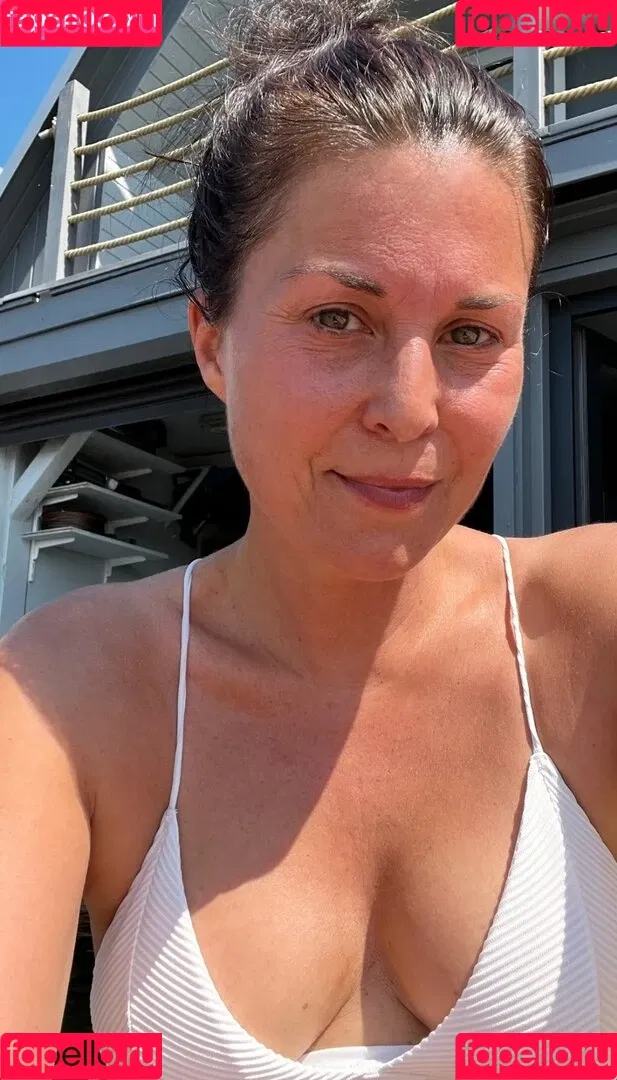 Vanessa Blumhagen Onlyfans Photo Gallery 