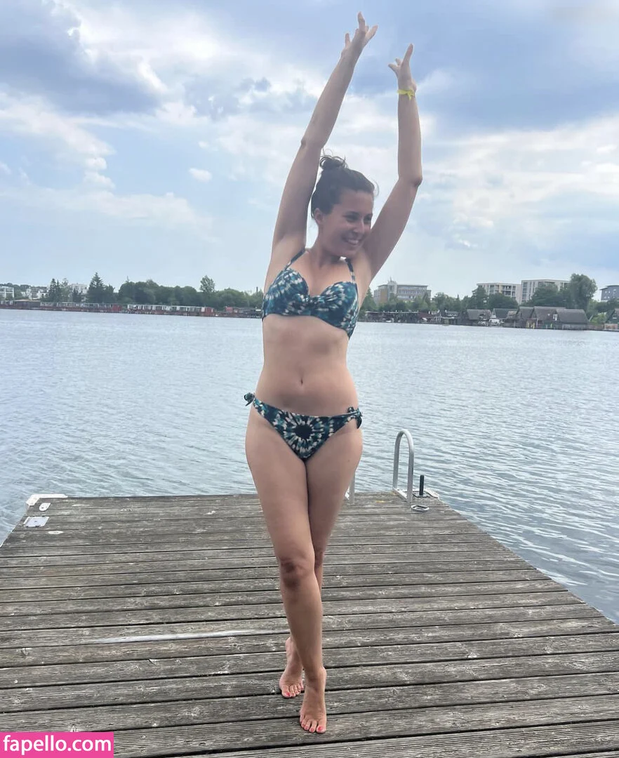 Vanessa Blumhagen Onlyfans Photo Gallery 