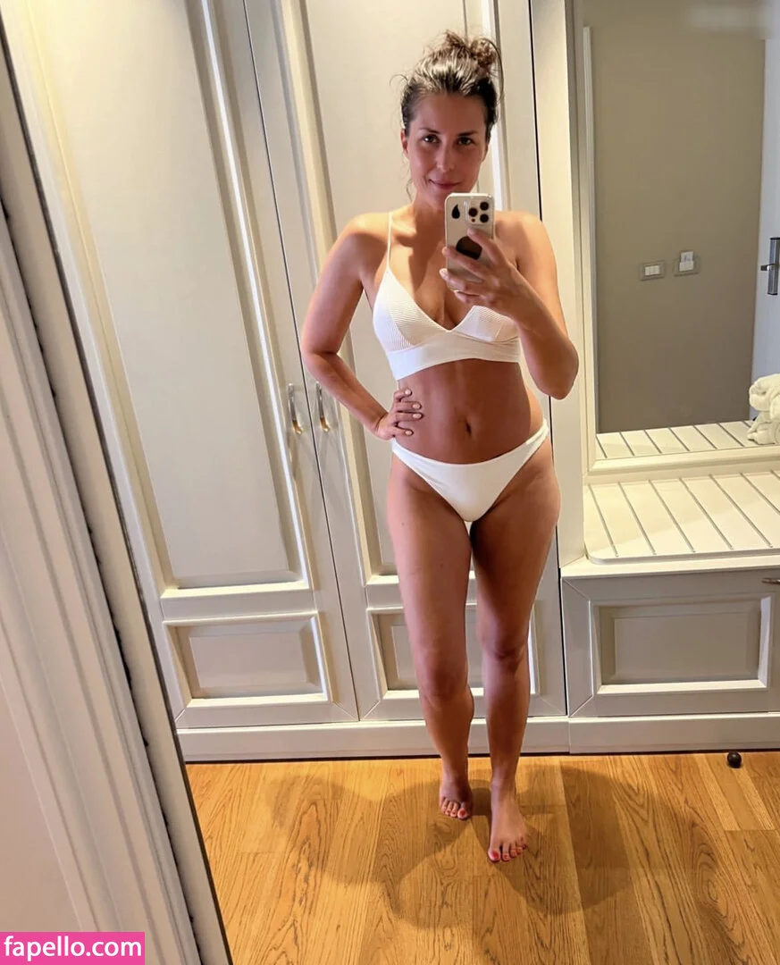 Vanessa Blumhagen Onlyfans Photo Gallery 