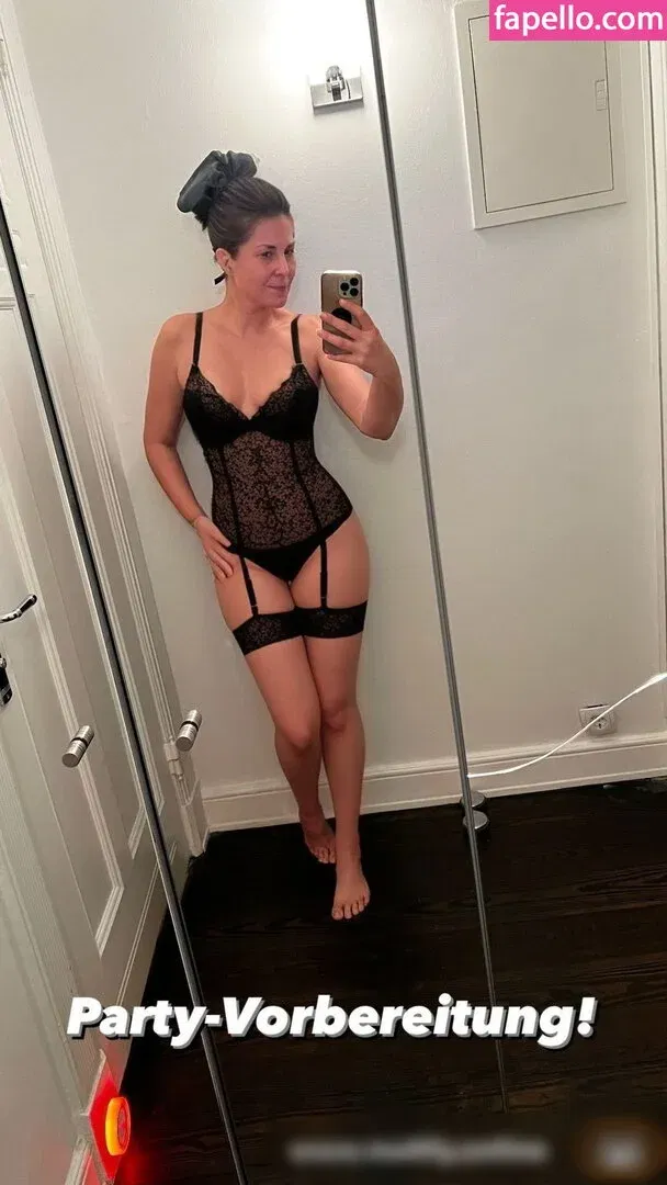 Vanessa Blumhagen Onlyfans Photo Gallery 