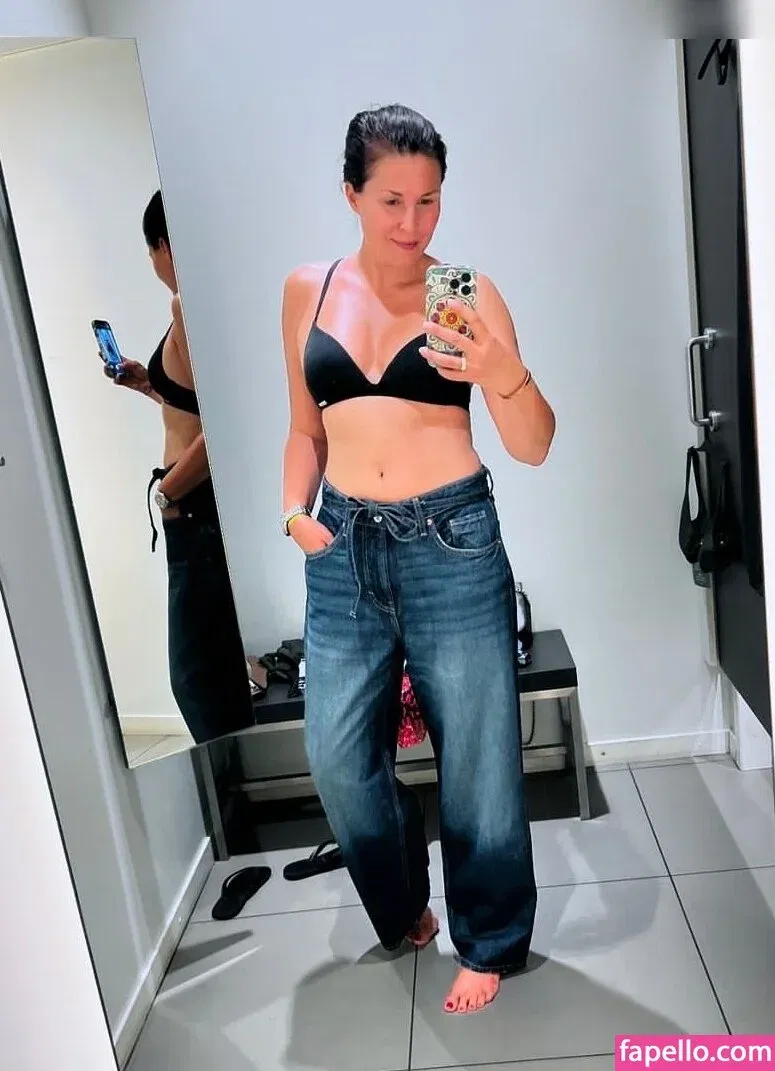 Vanessa Blumhagen Onlyfans Photo Gallery 