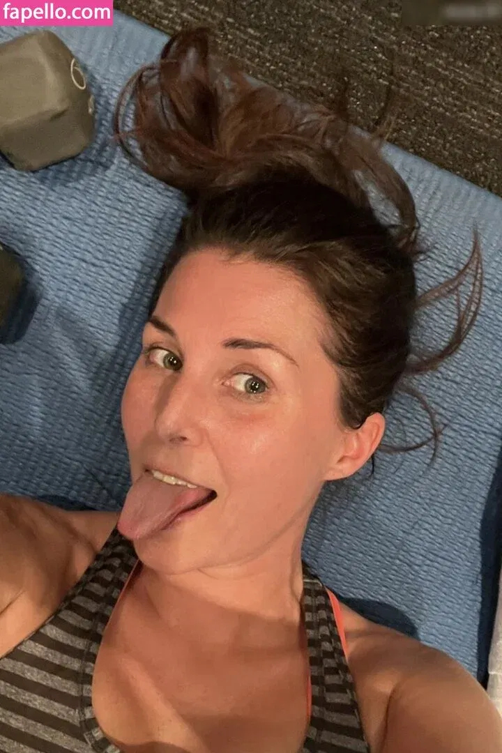 Vanessa Blumhagen Onlyfans Photo Gallery 