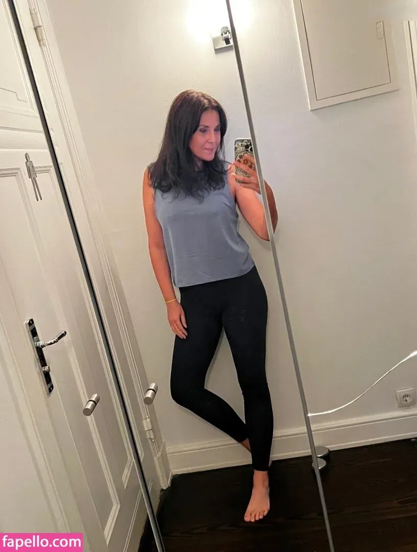 Vanessa Blumhagen Onlyfans Photo Gallery 