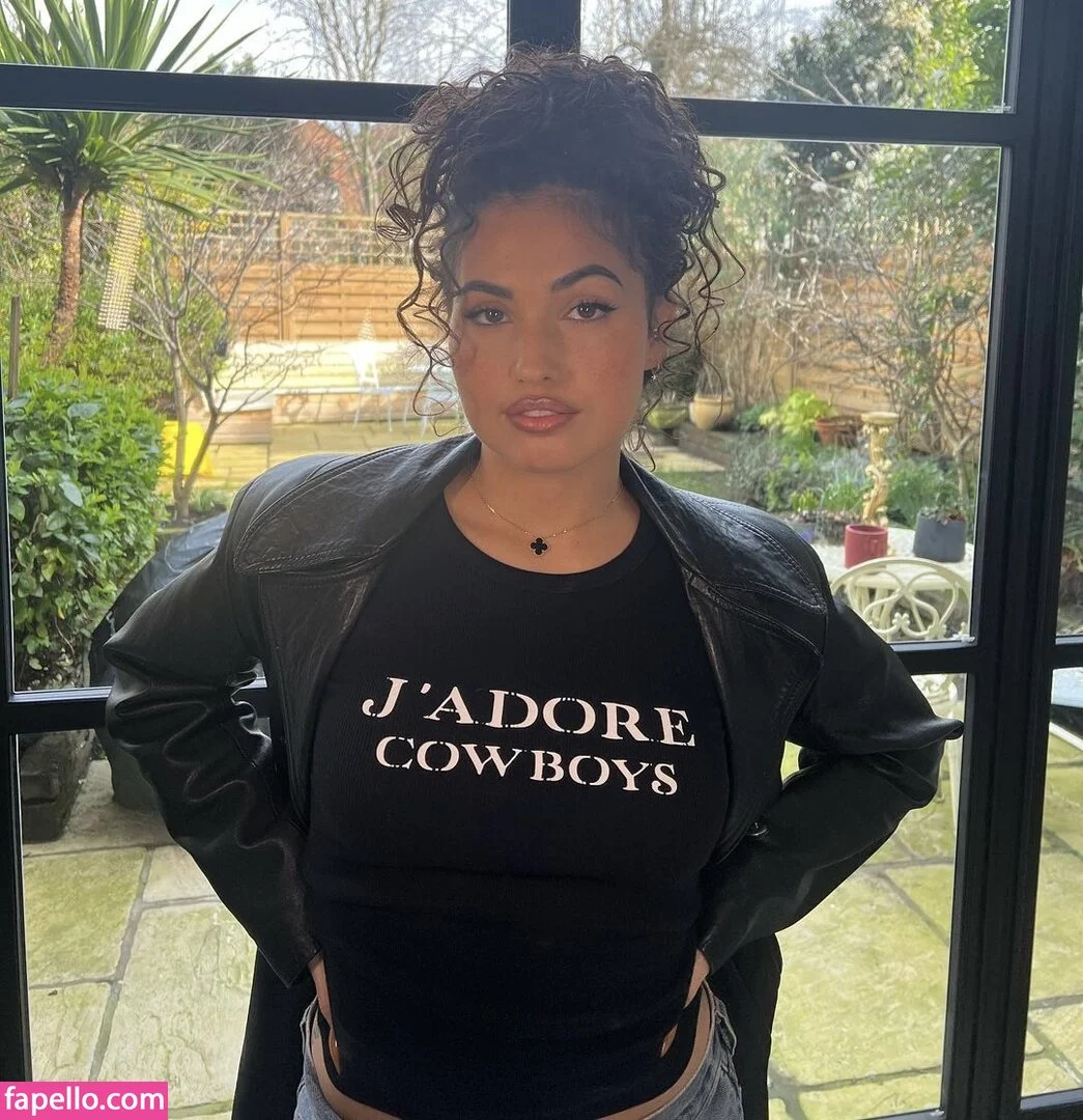 Mabel Onlyfans Photo Gallery 