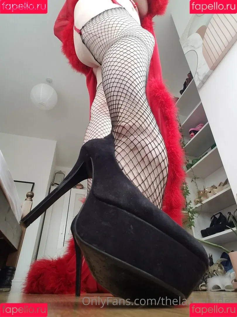 giantessgingerofficial Onlyfans Photo Gallery 