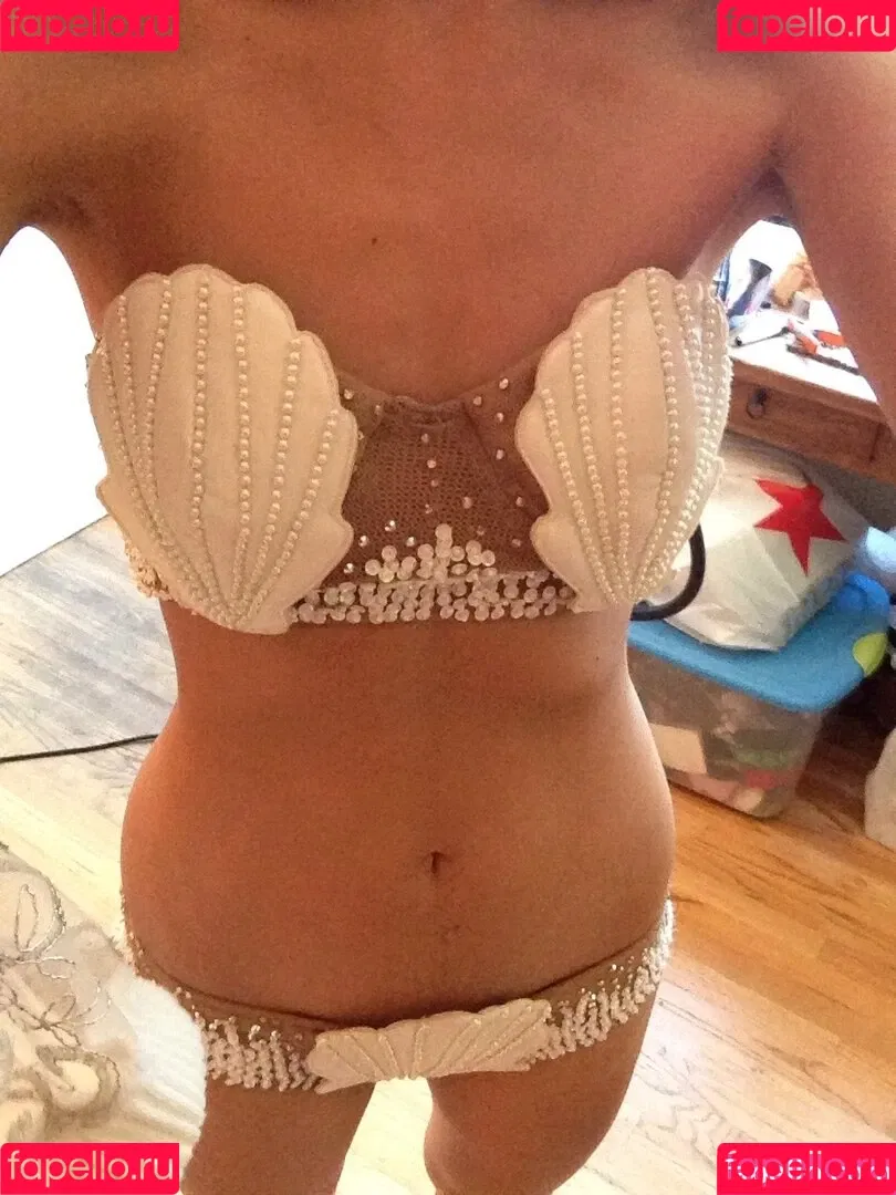 Alisar Ailabouni Onlyfans Photo Gallery 