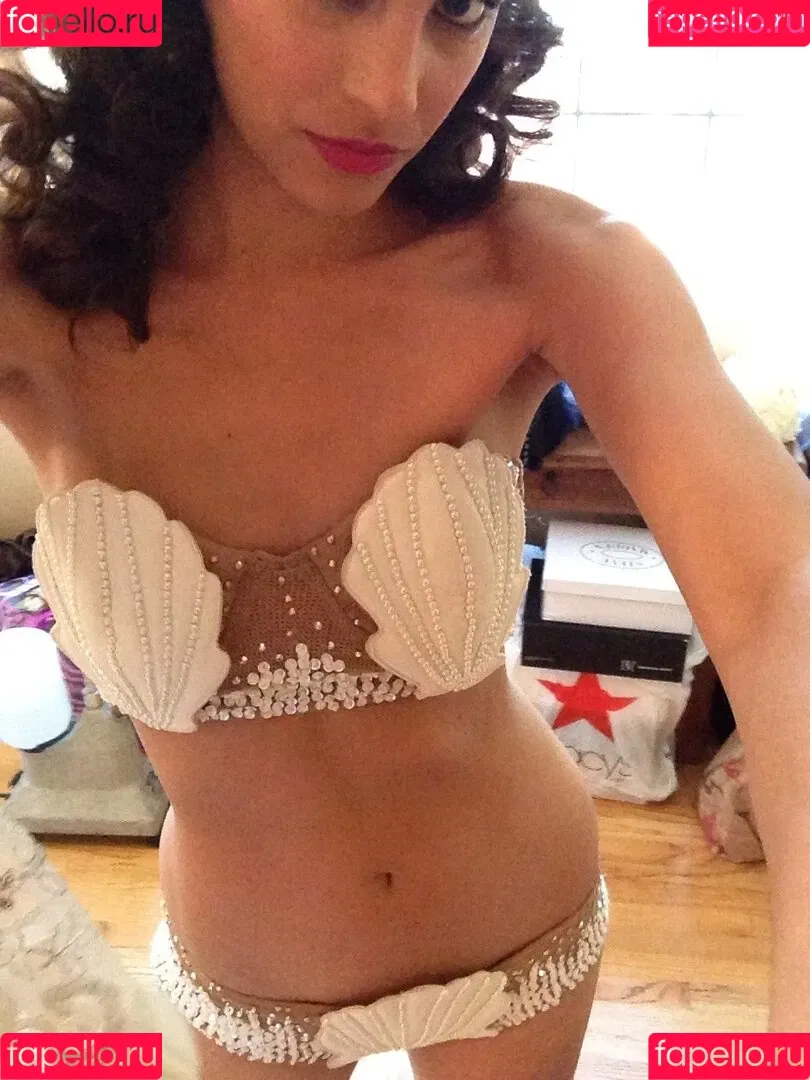 Alisar Ailabouni Onlyfans Photo Gallery 