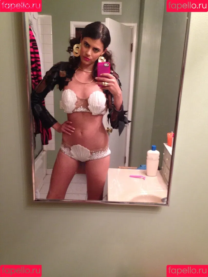 Alisar Ailabouni Onlyfans Photo Gallery 