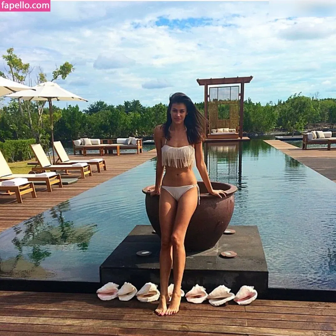 Alisar Ailabouni Onlyfans Photo Gallery 