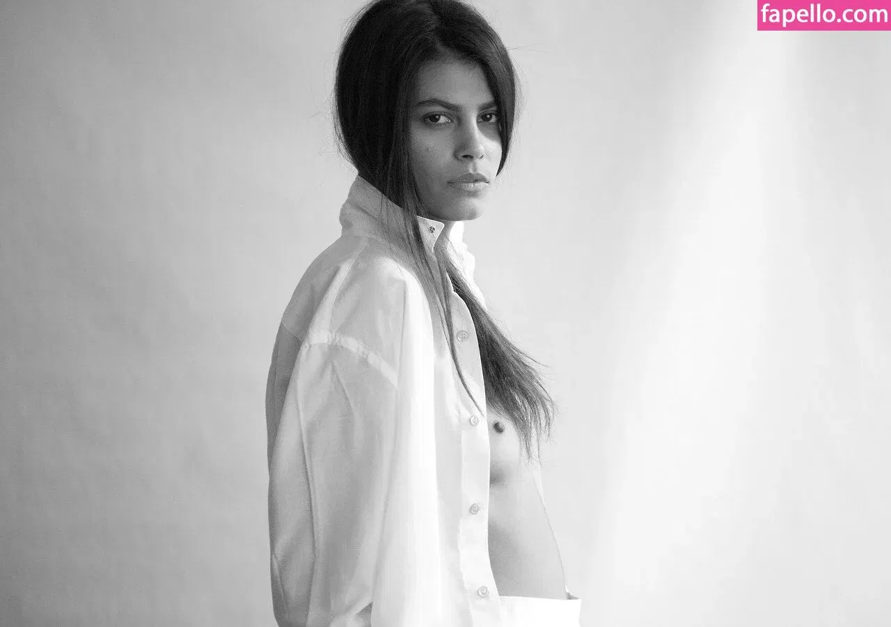 Alisar Ailabouni Onlyfans Photo Gallery 