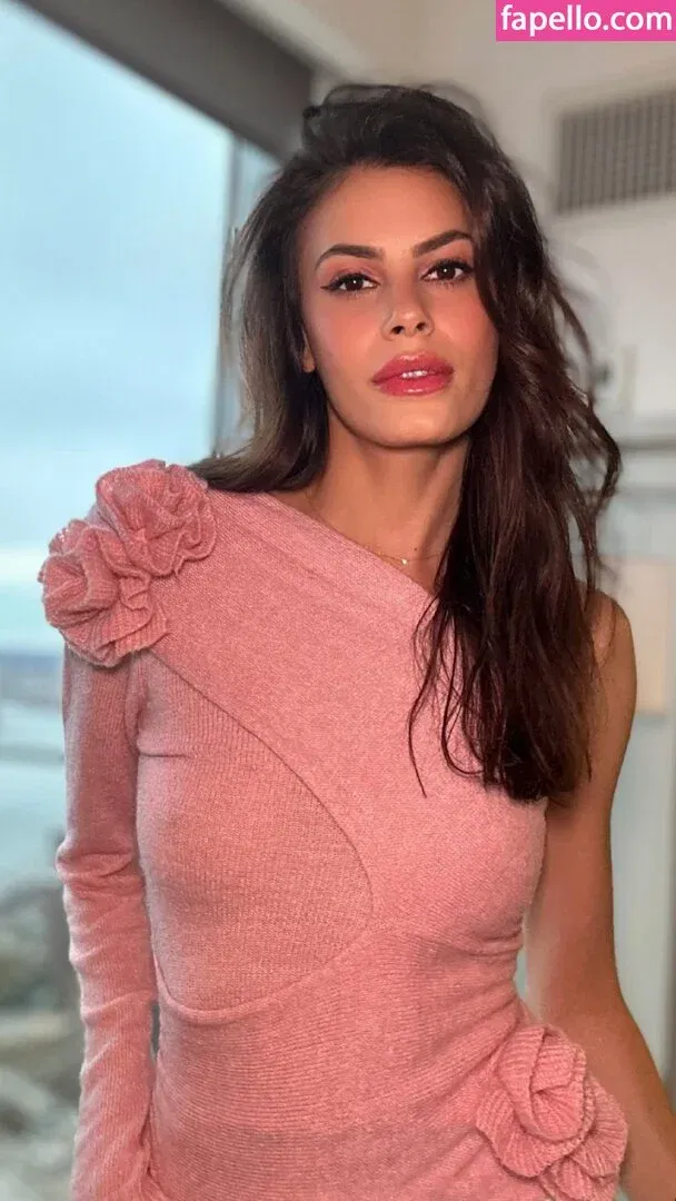 Alisar Ailabouni Onlyfans Photo Gallery 