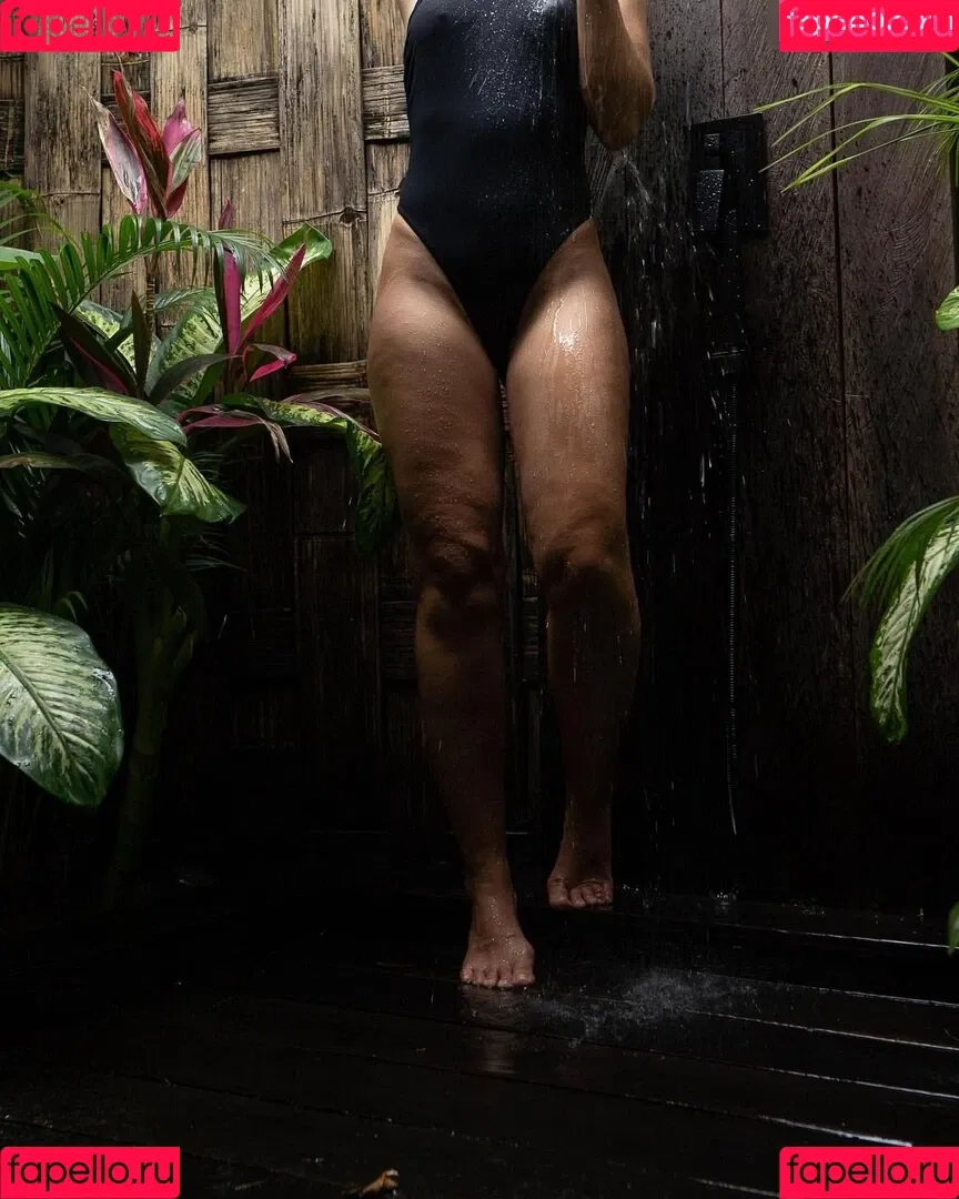 Adrienne Koleszar Onlyfans Photo Gallery 