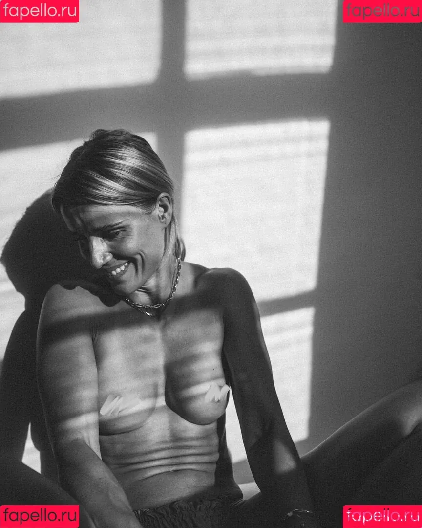 Adrienne Koleszar Onlyfans Photo Gallery 
