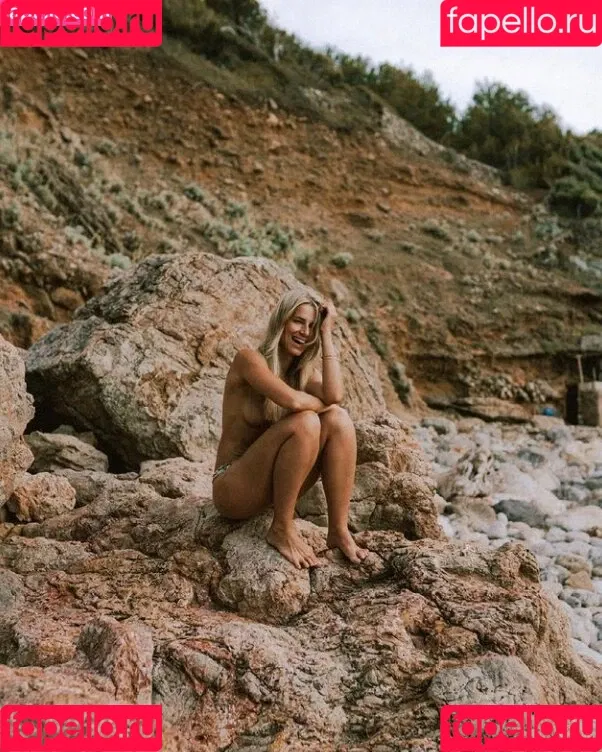 Adrienne Koleszar Onlyfans Photo Gallery 