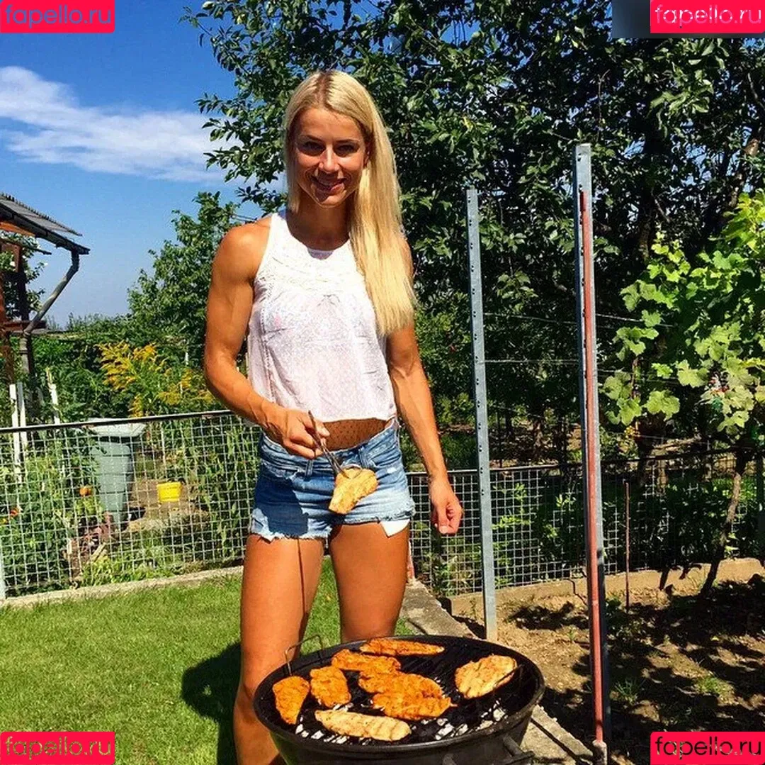 Adrienne Koleszar Onlyfans Photo Gallery 