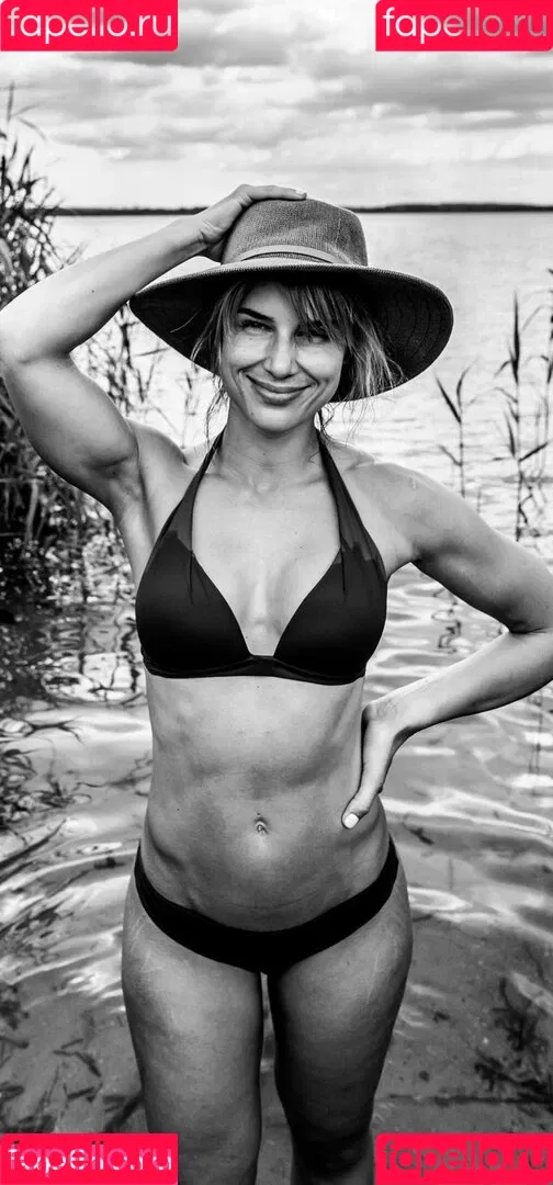 Adrienne Koleszar Onlyfans Photo Gallery 
